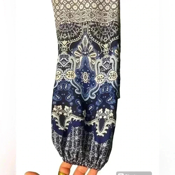 Top by Dressbarn with elastic at wristbands. Shades of blues. Size 3X - Picture 4 of 8